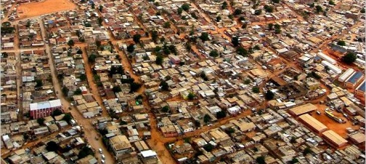 Angolanos continuam a empobrecer, pelo menos até 2017
