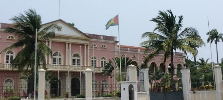 São Tomé e Príncipe: Debilidade da Justiça e Corrupção Persistem